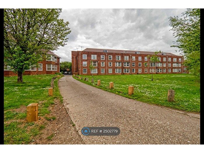 2 Bedroom Flat To Rent In Homestead Court, Welwyn Garden City, AL7