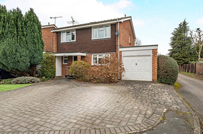 4 Bedroom Detached House For Sale In Muirfield Road, Woking, Surrey, GU21