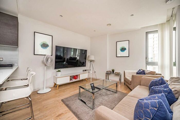 3 Bedroom Flat For Sale In Camley Street, Camley Street, N1C
