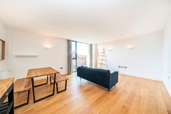 2 Bedroom Flat For Sale In Camberwell New Road, Camberwell, SE5