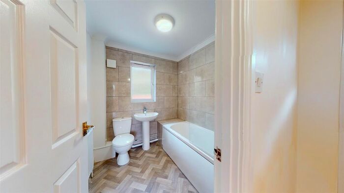 2 Bedroom Flat To Rent In Westbourne Road, Penarth, CF64