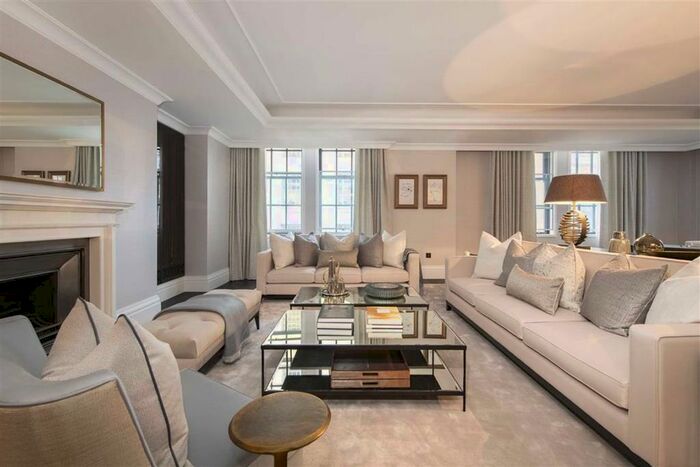 3 Bedroom Flat To Rent In Whitehall Place, London, SW1A