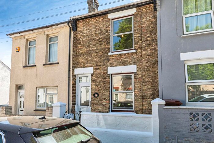 2 Bedroom Terraced House For Sale In Kimberley Road, Gillingham, Kent, ME7
