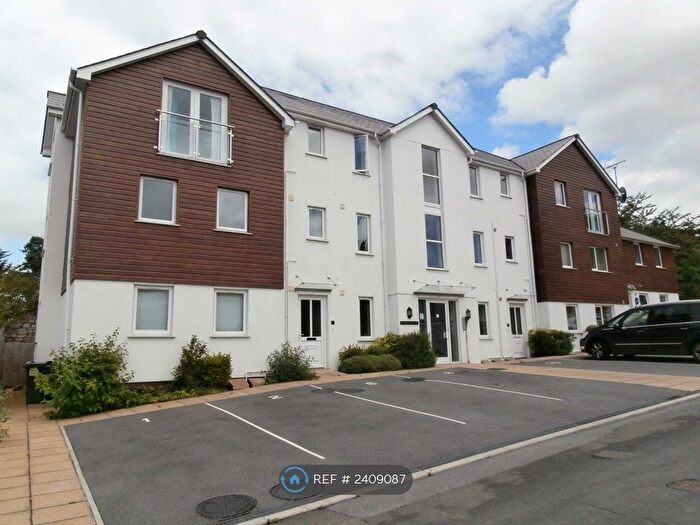 1 Bedroom Flat To Rent In Pineway House, Newton Abbot, TQ12