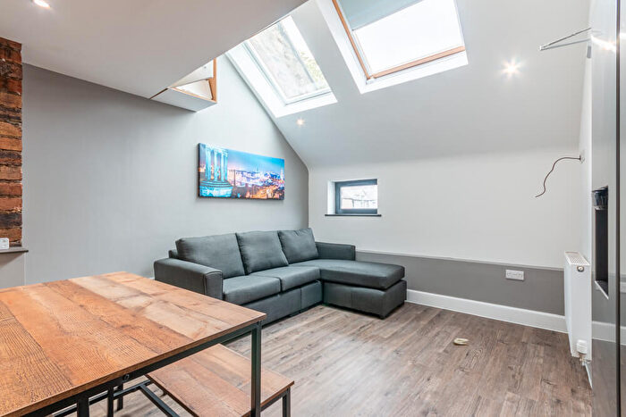 5 Bedroom Flat To Rent In P – Nicolson Square, Edinburgh, EH8