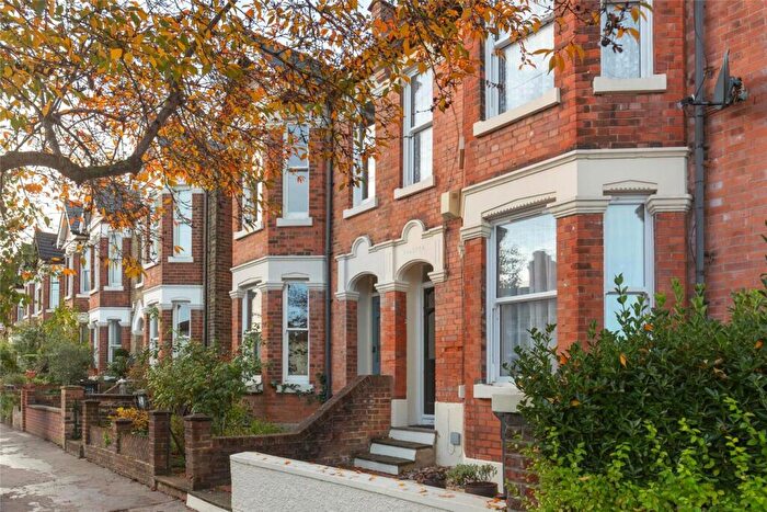 3 Bedroom Terraced House For Sale In Preston Road, London, SE19