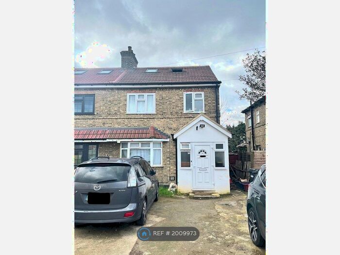 2 Bedroom Flat To Rent In Spring Grove Crescent, Hounslow, TW3