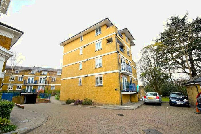 2 Bedroom Flat To Rent In Hill House Mews, Bromley, BR2