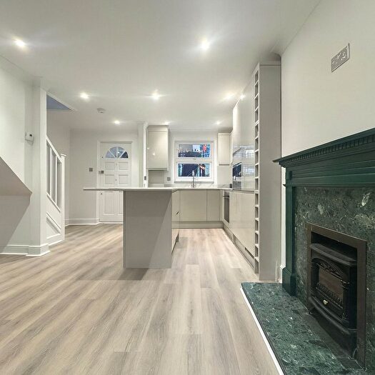 3 Bedroom Semi Detached House To Rent In Harley Grove, Bow, London, E3