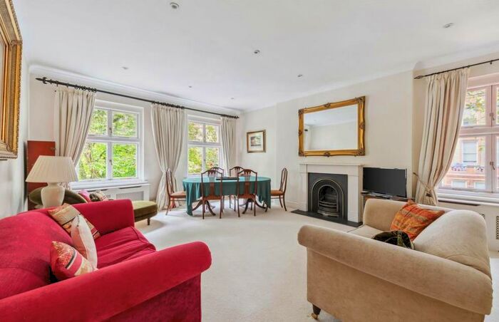 2 Bedroom Apartment To Rent In Grove End Road, St Johns Wood, London, NW8