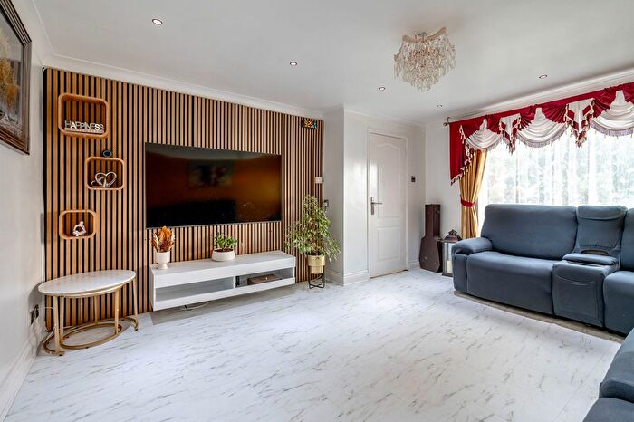 4 Bedroom Link Detached House For Sale In Yarmouth Road, Lowestoft, NR32