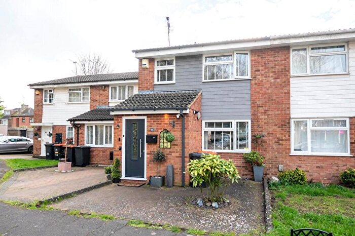 3 Bedroom Terraced House For Sale In The Mall, Dunstable, Bedfordshire, LU5