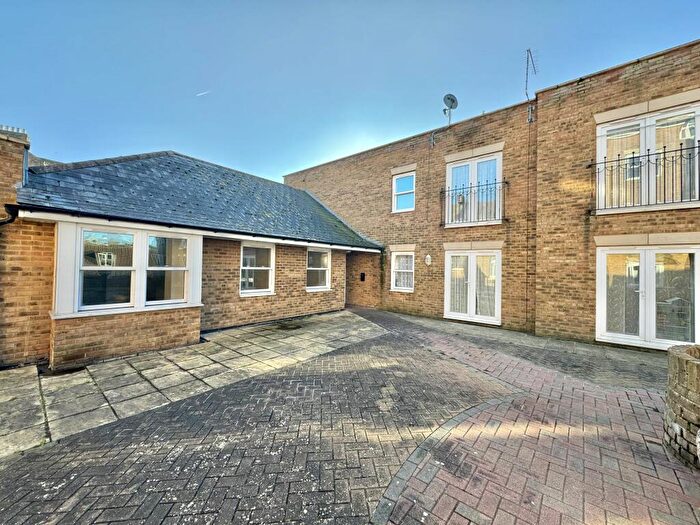 2 Bedroom Flat To Rent In Dormans Yard, Victoria Road, Ramsgate, CT11