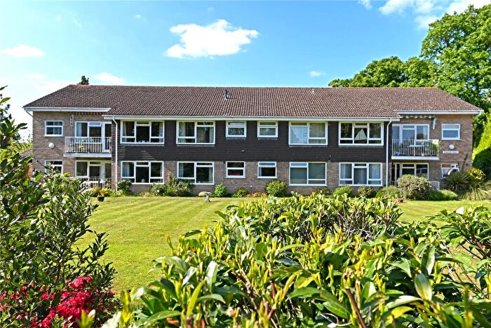 2 Bedroom Apartment For Sale In Oakwood Court, Osborne Road, New Milton, Hampshire, BH25