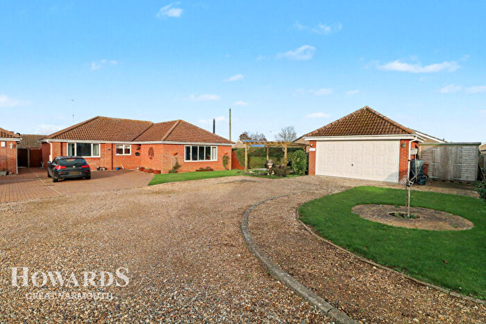 4 Bedroom Detached Bungalow For Sale In Bulmer Lane, Winterton-on-Sea, NR29