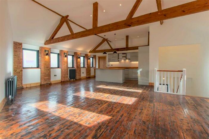 3 Bedroom Apartment To Rent In High Street, Burton Latimer, NN15