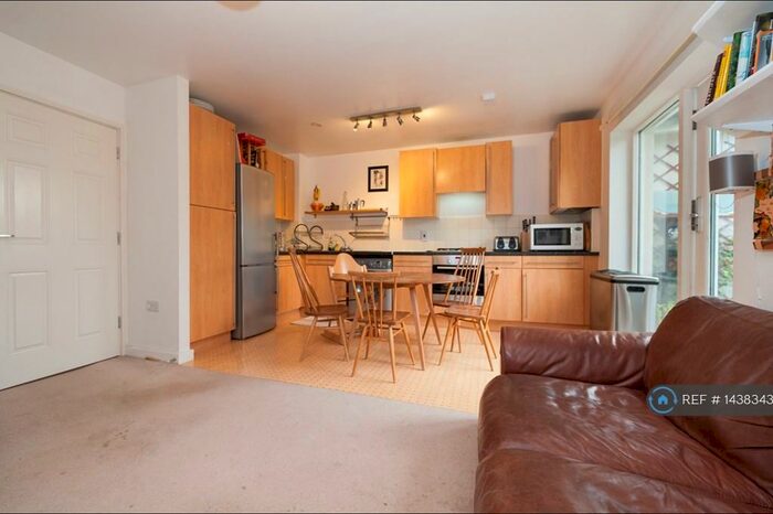 2 Bedroom Flat To Rent In Nunhead, London, SE15