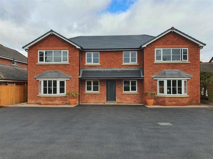 2 Bedroom Flat To Rent In Outwood Road, Heald Green SK8