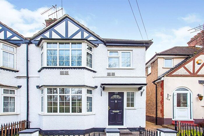 3 Bedroom Detached House To Rent In North Western Avenue, Watford, Hertfordshire, WD25