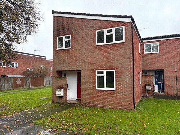 3 Bedroom Semi-Detached House To Rent In Kelvin Close, Arborfield, Reading, RG2