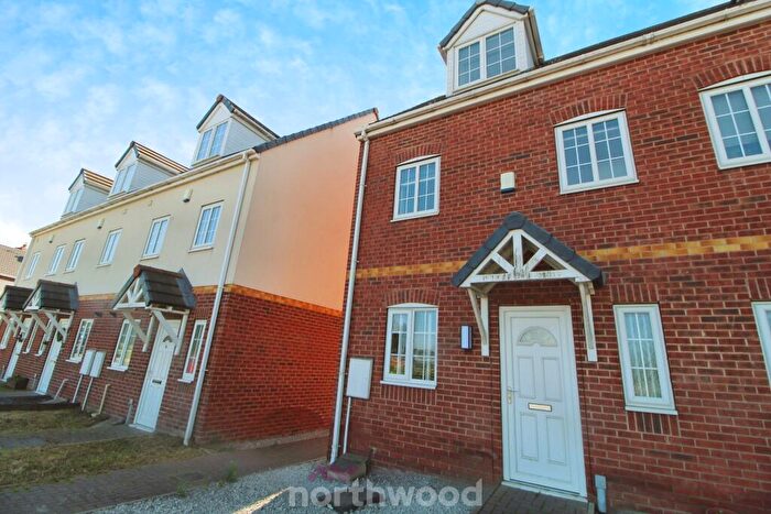 3 Bedroom Town House To Rent In Kiln Court, Kirk Sandall, Doncaster, DN3