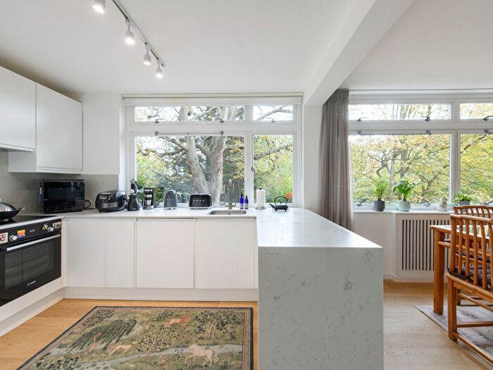 2 Bedroom Flat For Sale In Ilchester Place, London, W14