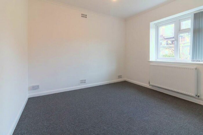 2 Bedroom Flat To Rent In Earlsdon Avenue South, Earlsodn, Coventry, CV5