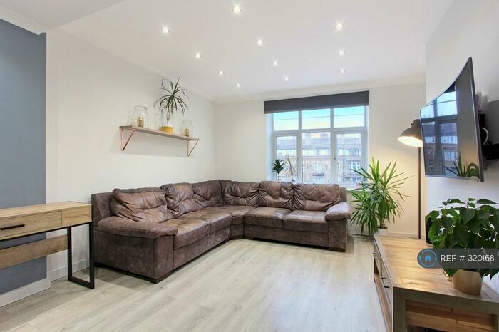 2 Bedroom Flat To Rent In Walker House, Canada Water, SE16