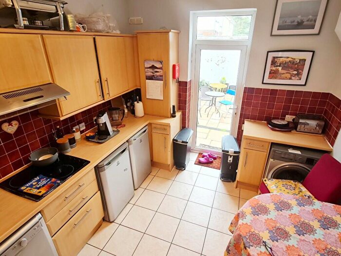 1 Bedroom Flat For Sale In Chatsworth Road, Charminster, Bournemouth, BH8