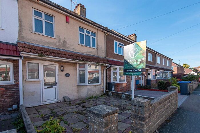 4 Bedroom House For Sale In Fifth Avenue, Lancing, BN15