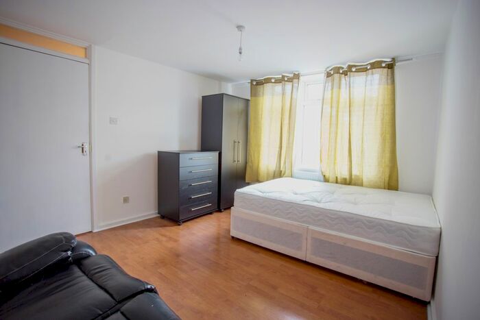 3 Bedroom End Of Terrace House To Rent In Atlas Road, Plastow, Startford, Cannery Wharf, Canning Town E13
