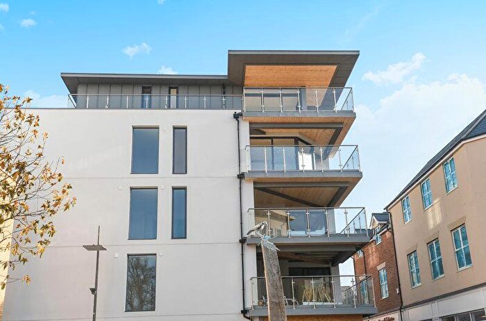 3 Bedroom Flat To Rent In Pioneer Square, Bicester, OX26