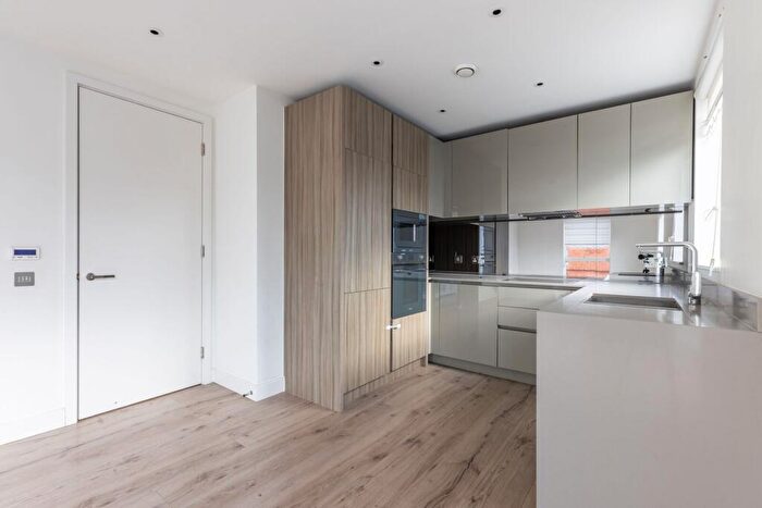 2 Bedroom Flat For Sale In Smithfield Square, High Street, London, , Hornsey, London, N8