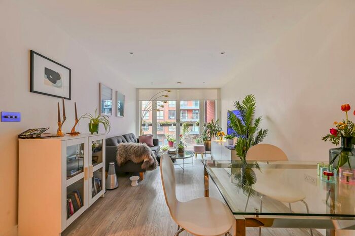 2 Bedroom Flat To Rent In Gaumont Place, Streatham Hill, London, SW2