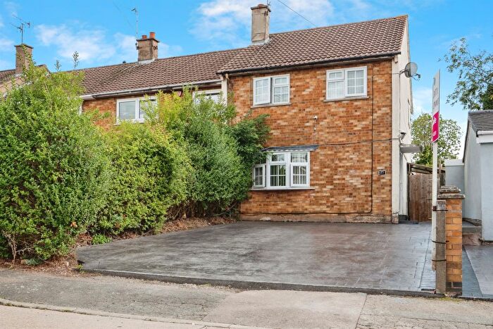 3 Bedroom End Of Terrace House For Sale In Kinsdale Drive, Leicester, LE5
