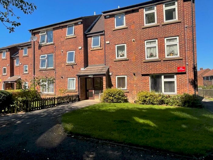 2 Bedroom Flat To Rent In Broadfield Close, Bradford, West Yorkshire, BD4