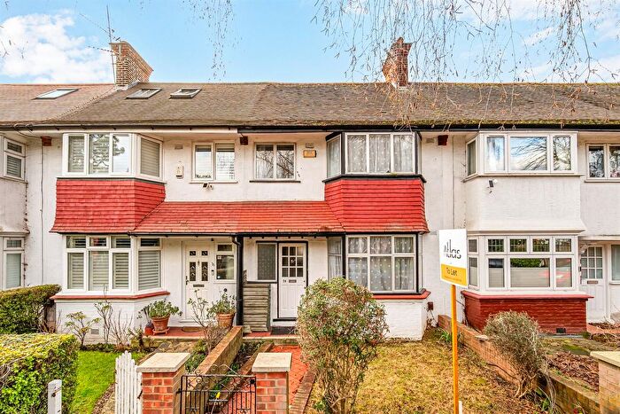 3 Bedroom Detached House To Rent In Park Drive, W3