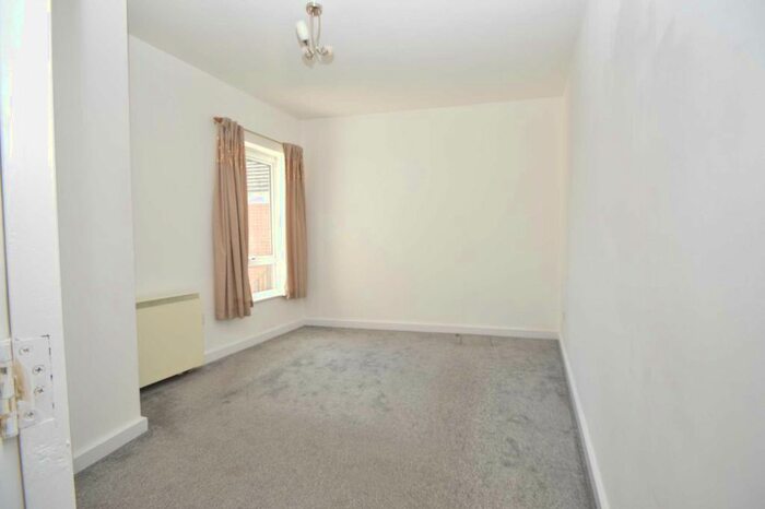 2 Bedroom Maisonette To Rent In Station Road, Addlestone, KT15
