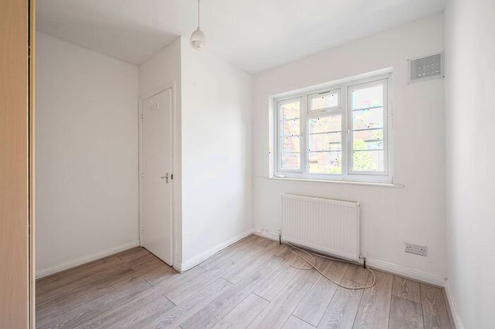 3 Bedroom Flat To Rent In Lyttelton Road, Hampstead Garden Suburb, London, N2