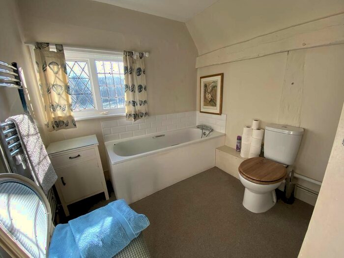 4 Bedroom Detached House To Rent In Haslemere, Chiddingfold, Surrey, GU27