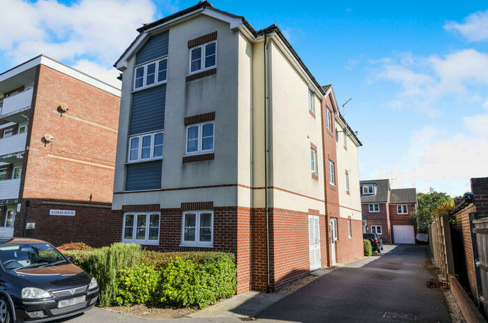 1 Bedroom Flat To Rent In Redlands Lane, Fareham, PO14