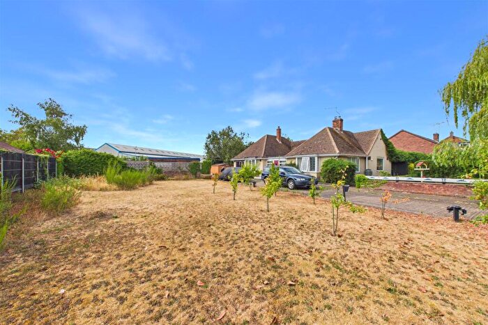 3 Bedroom Detached Bungalow For Sale In Strawberry Hall Lane, Newark, NG24