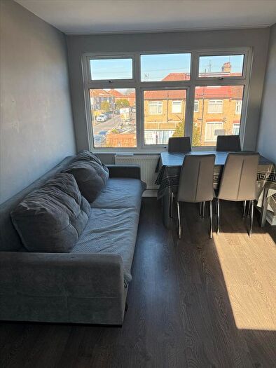 1 Bedroom Flat To Rent In Billet Road, First Floor, London, E17