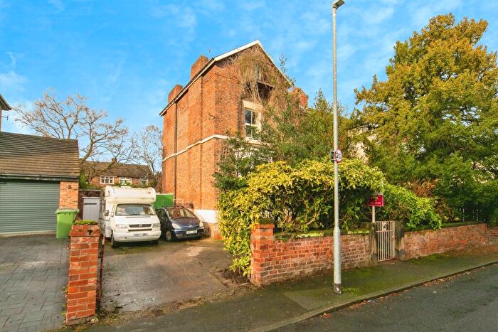 6 Bedroom Semi-Detached House For Sale In Woodhey Road, Wirral, CH63