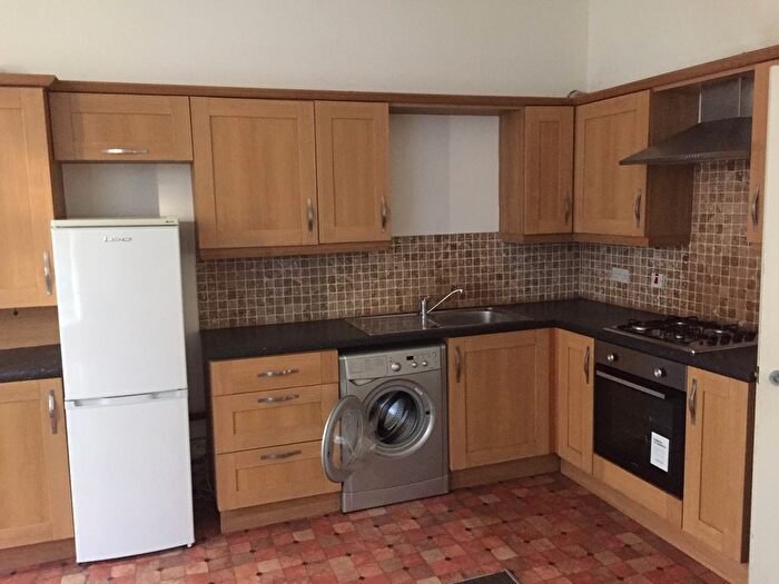 2 Bedroom Flat To Rent In Manygates Park, Wakefield, WF1