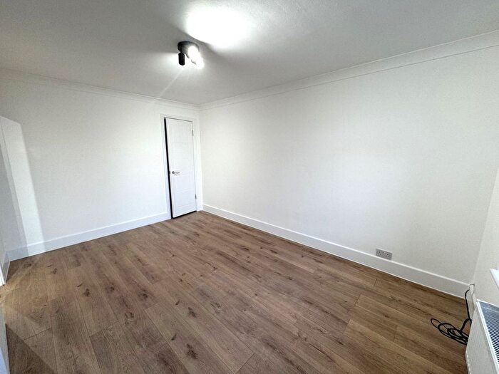 2 Bedroom Flat To Rent In Amersham Hill, High Wycombe, HP13