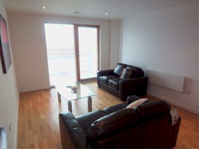 2 Bedroom Apartment To Rent In Gateway North, Crown Point Road, Leeds, LS9