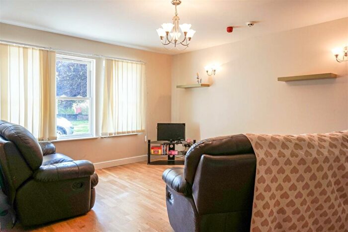2 Bedroom Flat To Rent In Broomfield Cres, Leeds, LS6