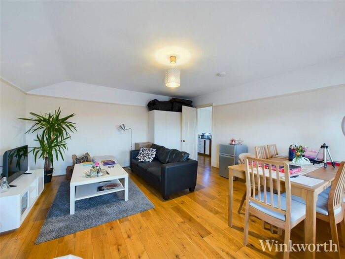 2 Bedroom Flat To Rent In Acacia Road, Acton, London, W3