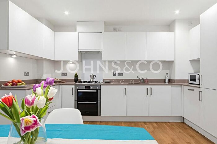 2 Bedroom Apartment To Rent In Carpenter House, E1